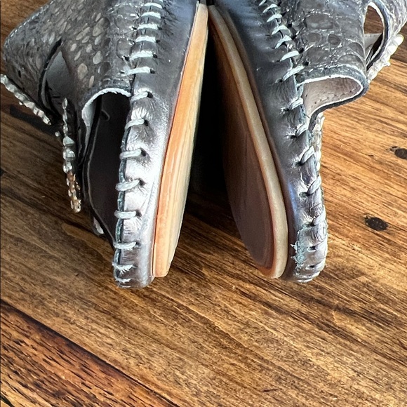 La Plume Jen Rhinestone Leather Slide 39 Silver Like New - Picture 8 of 10